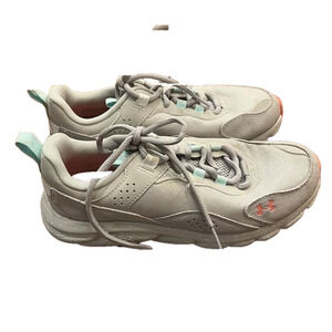 Womens under Armour shoes charged verssert size 8 1/2​